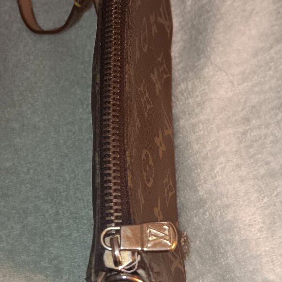 Luis Vutton Pochette - Picture 3 of 7